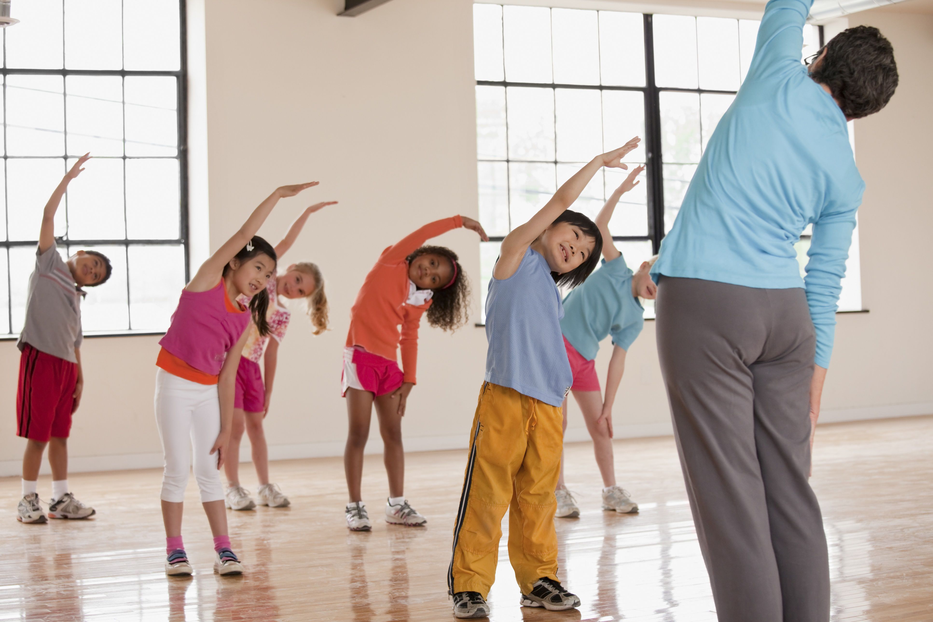 Getty_5_year_old_children_gym_class_stretching_LARGE_ArielSkelley-568348f13df78ccc15c6c9aa.jpg